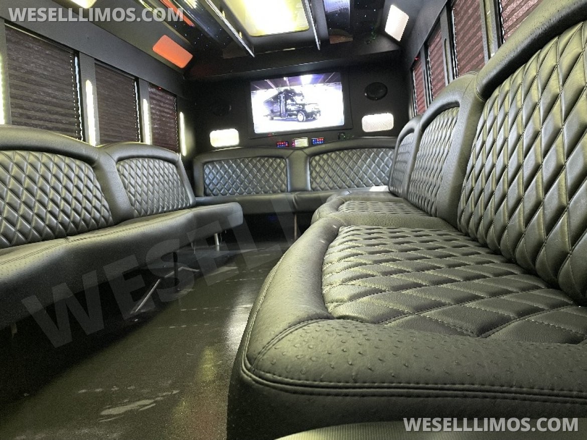 Limo Bus for Sale in Chicago, IL - Photo 14