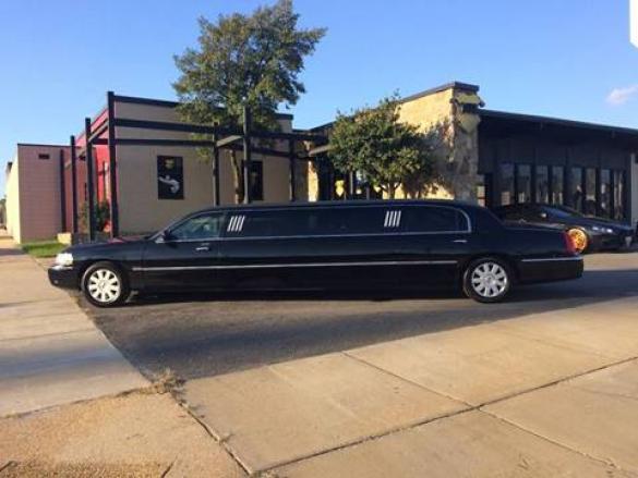 2006 Lincoln Town Car Limousine for Sale in Richmond, VA - Photo 3