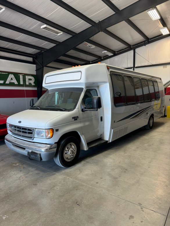 2001 Ford e450 Limo Bus for Sale in Laguna Niguel, CA - Main Photo