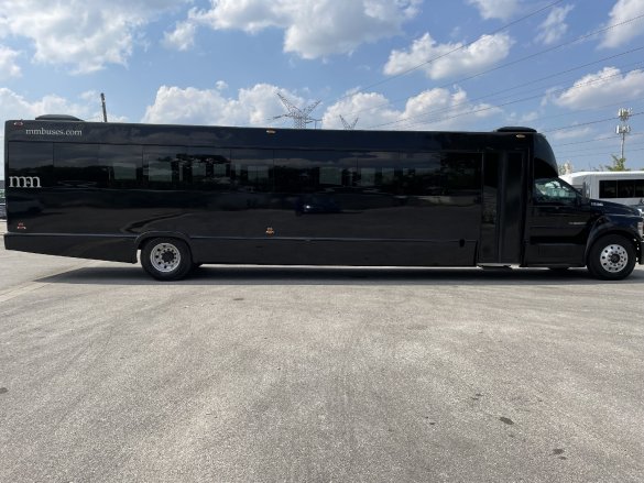 2016 Ford F-750 Limo Bus for Sale in Chicago, IL - Photo 3