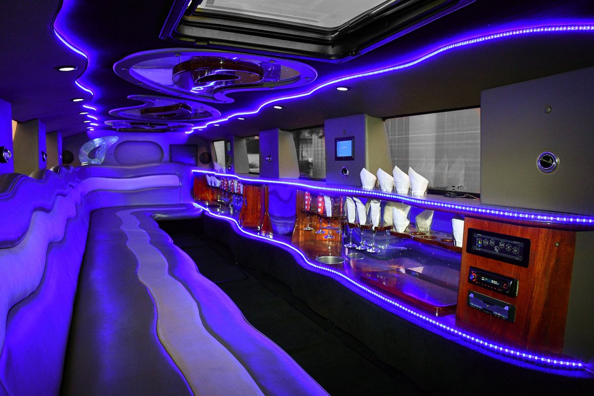 SUV Stretch for Sale in Fontana, CA - Photo 11