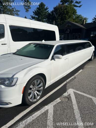 2019 Chrysler 300 Limousine for Sale in Hingham, MA