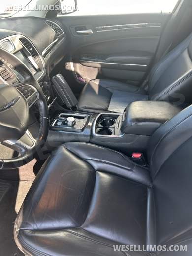 2019 Limoland Chrysler 300 Limousine - Limousine for Sale in Hingham, MA - Photo 17