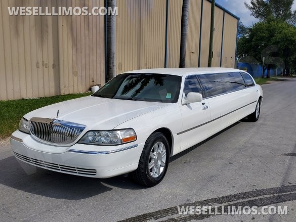 2006 Lincoln 120 inch Executive ICON Limousine for Sale in Miami, FL - Main Photo