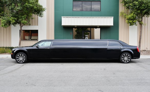 2010 Chrysler 300 Limousine for Sale in Fontana, CA - Photo 2