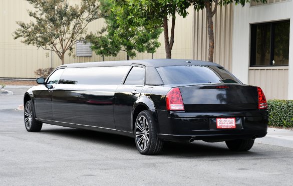 2010 Chrysler 300 Limousine for Sale in Fontana, CA - Photo 3