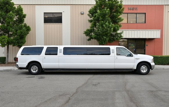 2005 Ford Excursion SUV Stretch for Sale in Fontana, CA - Photo 2
