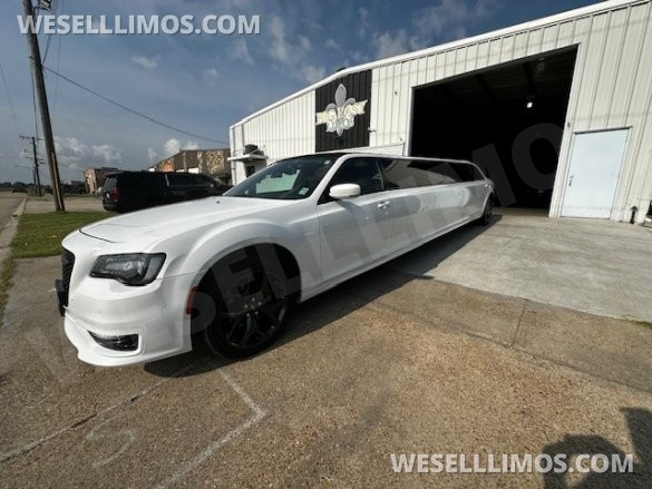 2022 Chrysler 300 Limousine for Sale in New Orleans, LA - Photo 3
