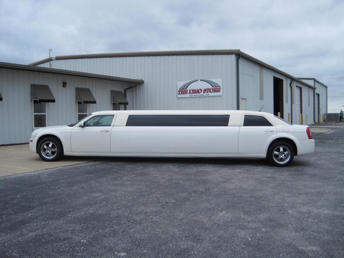 Limousine for Sale in Ozark, MO - Photo 2