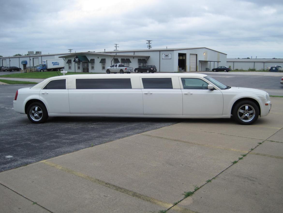 Limousine for Sale in Ozark, MO - Photo 7