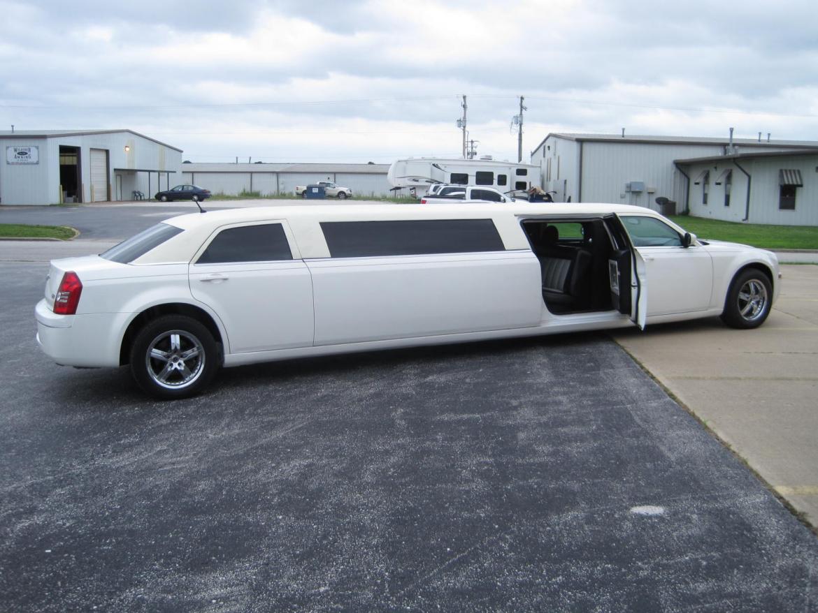 Limousine for Sale in Ozark, MO - Photo 12