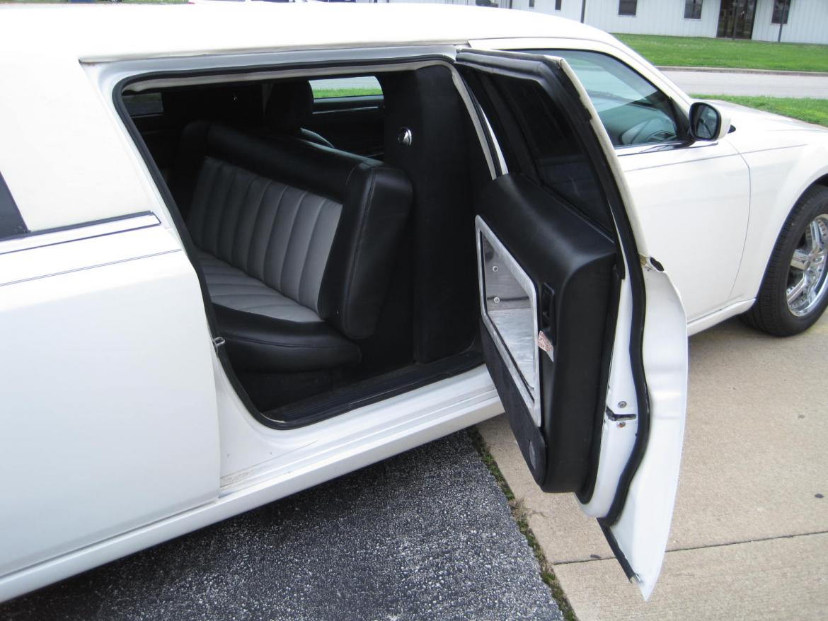 Limousine for Sale in Ozark, MO - Photo 14