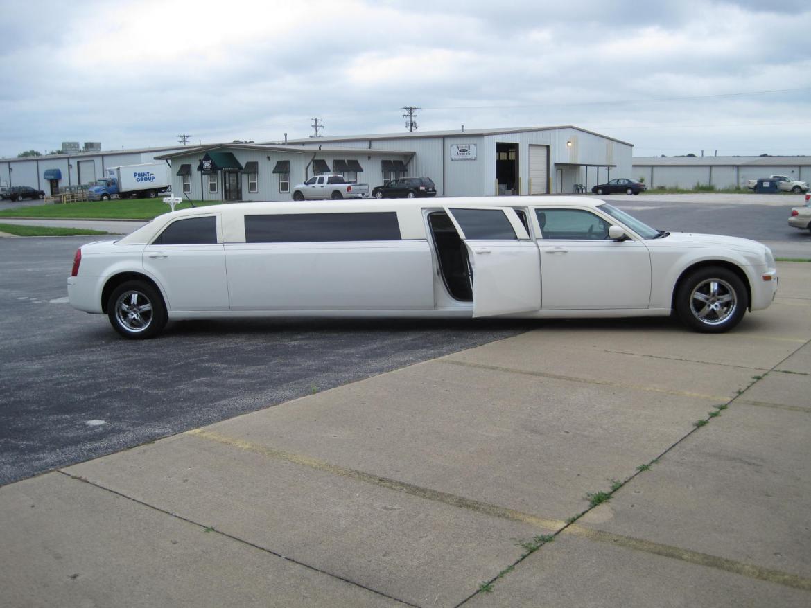 Limousine for Sale in Ozark, MO - Photo 15