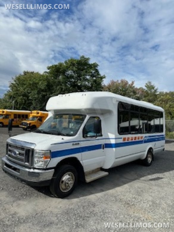 2017 Ford Aerotech Shuttle Bus for Sale in Scranton, PA - Main Photo
