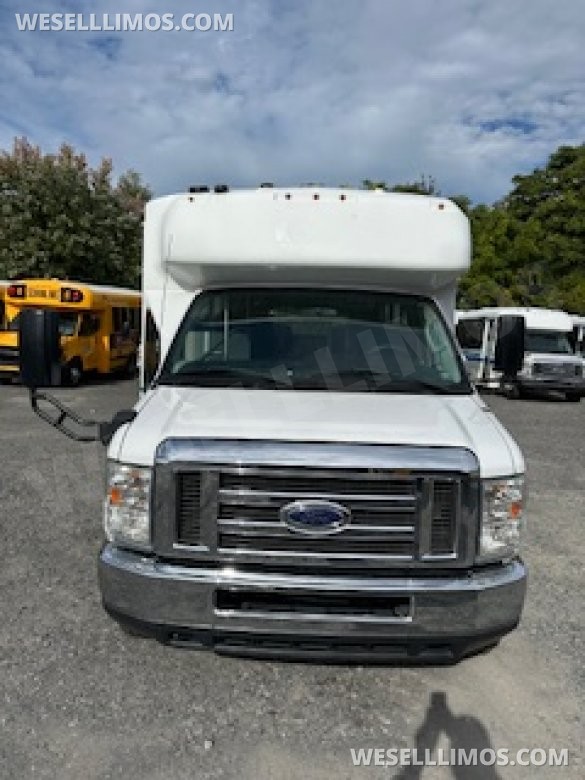 2017 Ford Aerotech Shuttle Bus for Sale in Scranton, PA - Photo 2