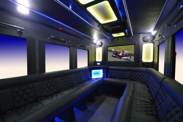 2018 Ford Starcraft Limo Bus for Sale in Fall River, MA - Photo 2