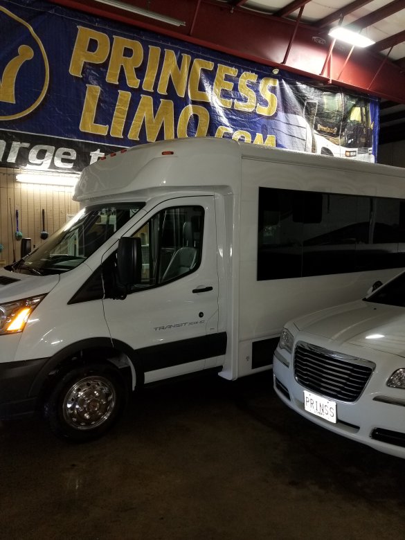 2018 Ford Starcraft Limo Bus for Sale in Fall River, MA - Photo 3