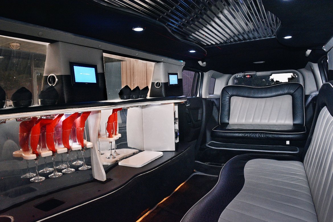 SUV Stretch for Sale in Fontana, CA - Photo 10