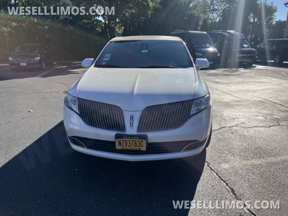 2016 Lincoln MKT Limousine for Sale in Babylon, NY - Photo 2