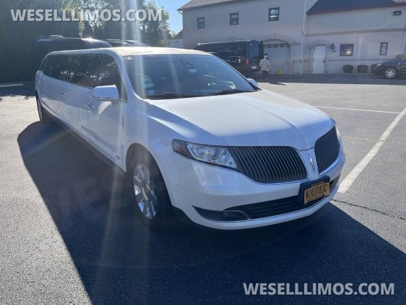 2016 Lincoln MKT Limousine for Sale in Babylon, NY - Photo 3