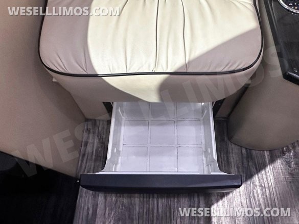 2019 Mercedes-Benz 3500 J-Club Business Class Sprinter Sprinter for Sale in Carson, CA - Photo 2