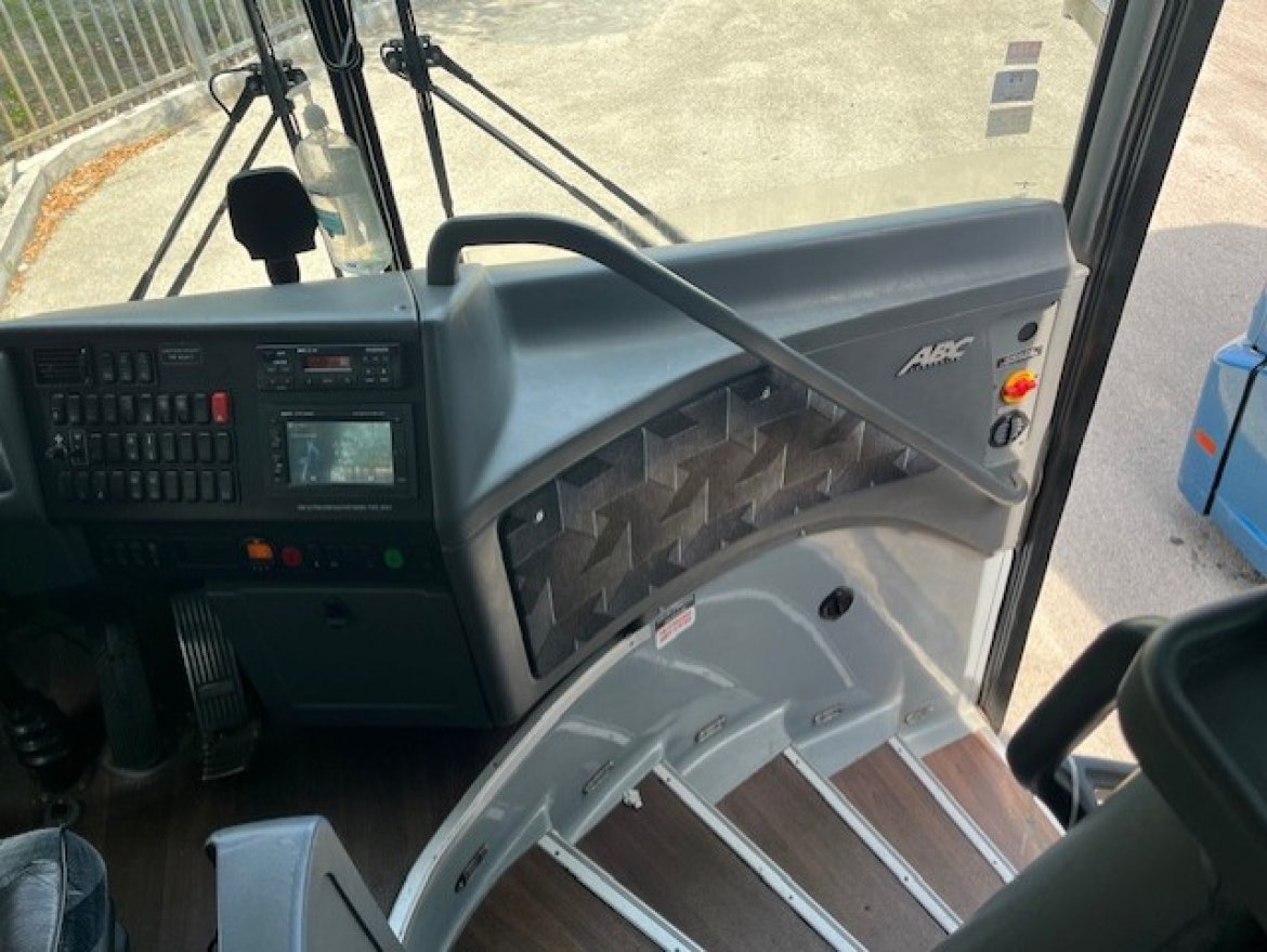 Motorcoach for Sale in West Park, FL - Photo 6