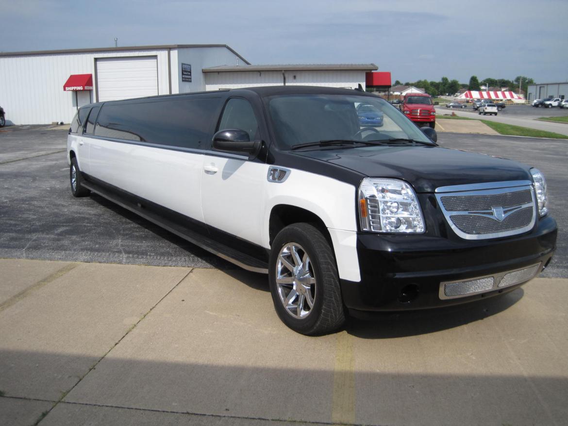 Limousine for Sale in Ozark, MO - Photo 37