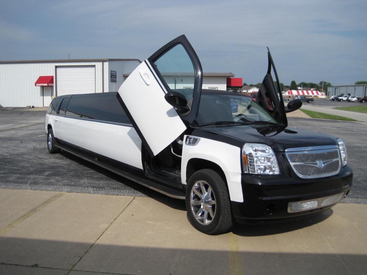 Limousine for Sale in Ozark, MO - Photo 47