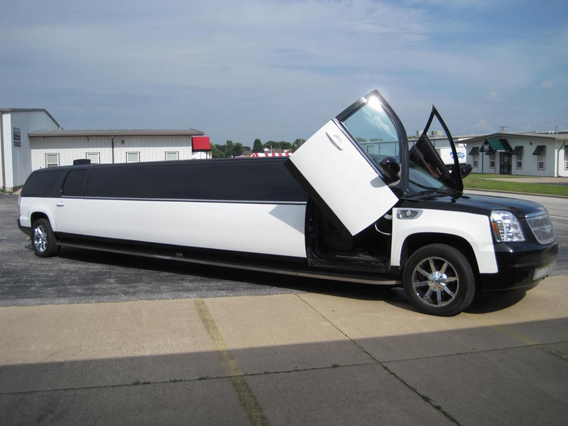 Limousine for Sale in Ozark, MO - Photo 48