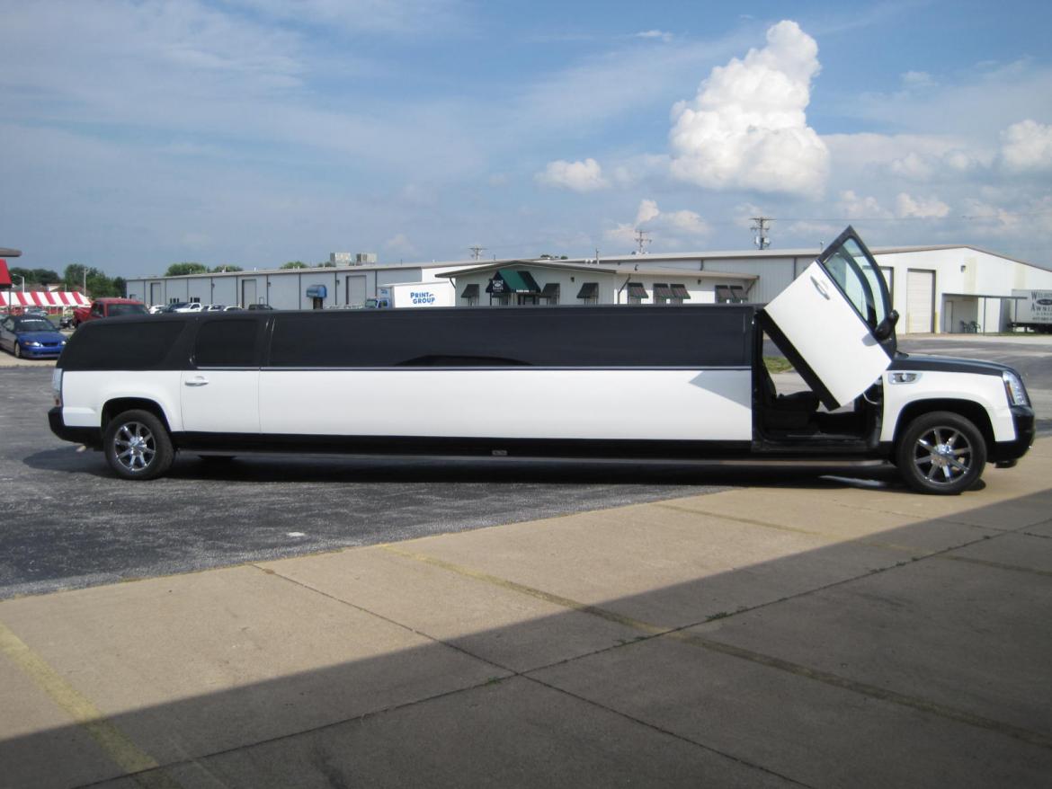 Limousine for Sale in Ozark, MO - Photo 49