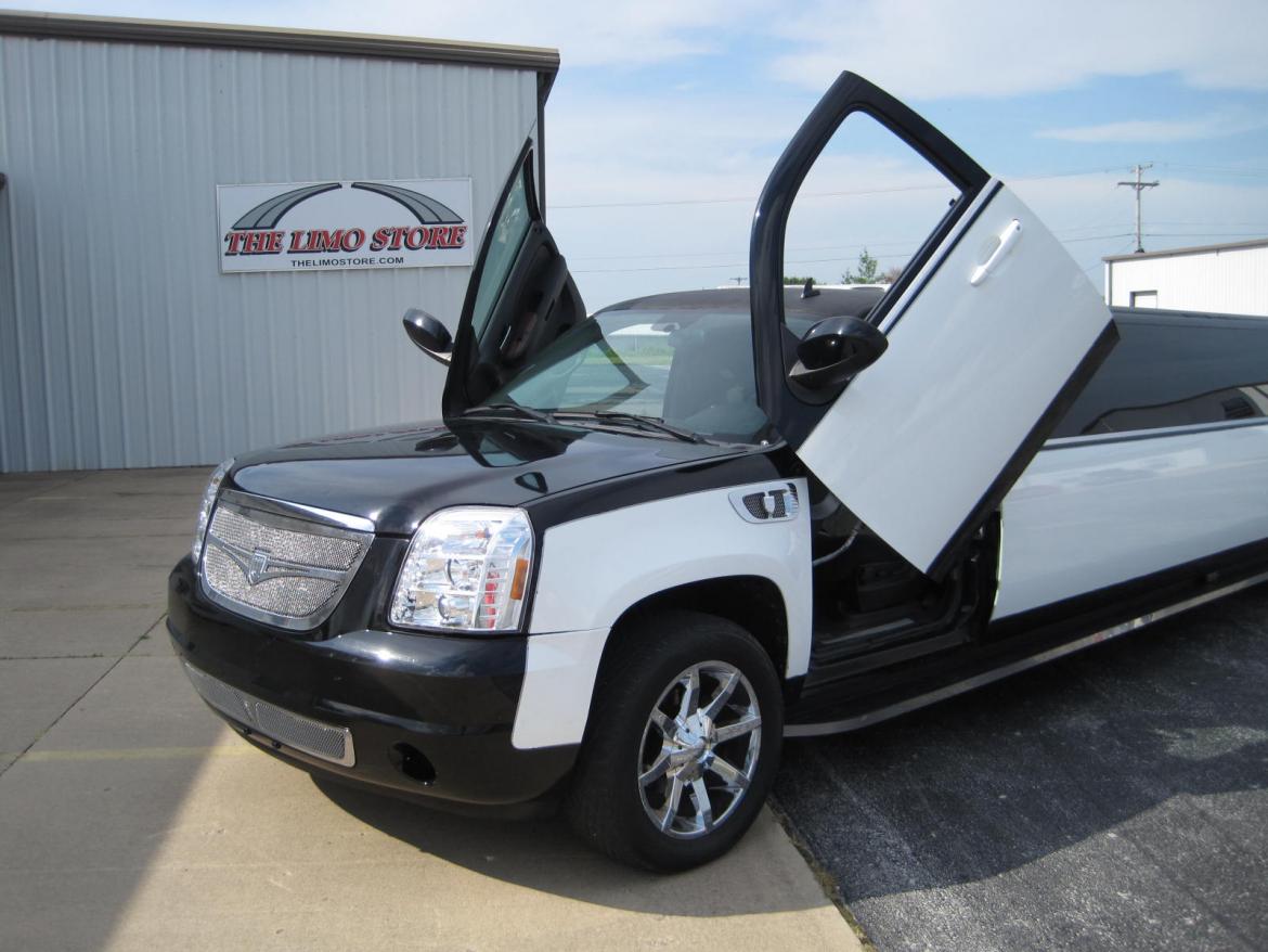 Limousine for Sale in Ozark, MO - Photo 54