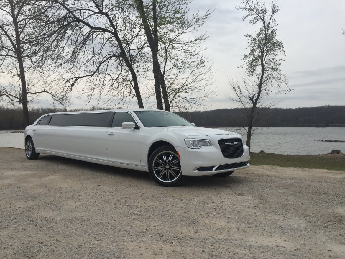Limousine for Sale in springfield, MO - Photo 3