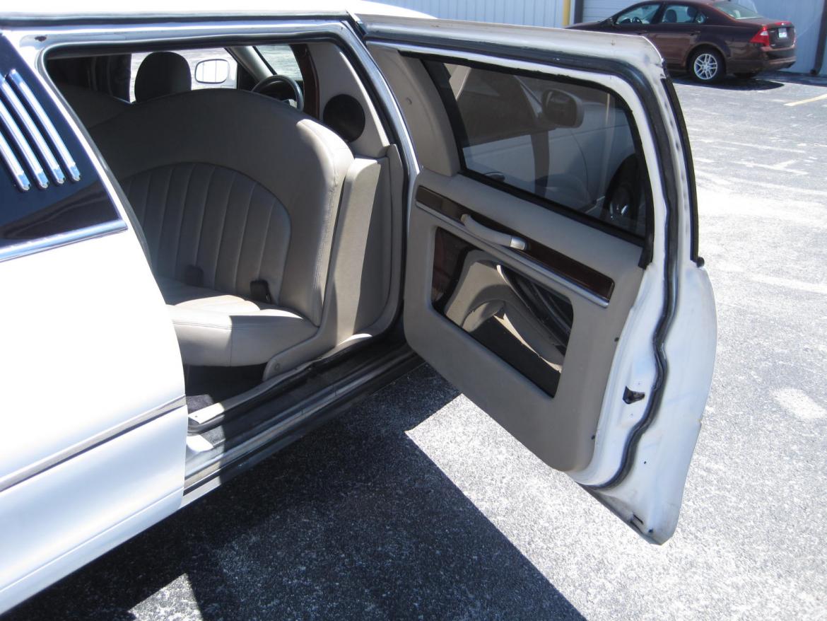 Limousine for Sale in Ozark, MO - Photo 15