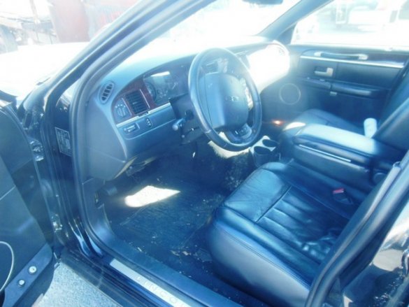 2008 Lincoln Town Car 72" Executive Limousine for Sale in Turlock, CA - Photo 3
