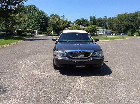 2007 Lincoln Town Car Limousine for Sale in Bordentown, NJ - Photo 2