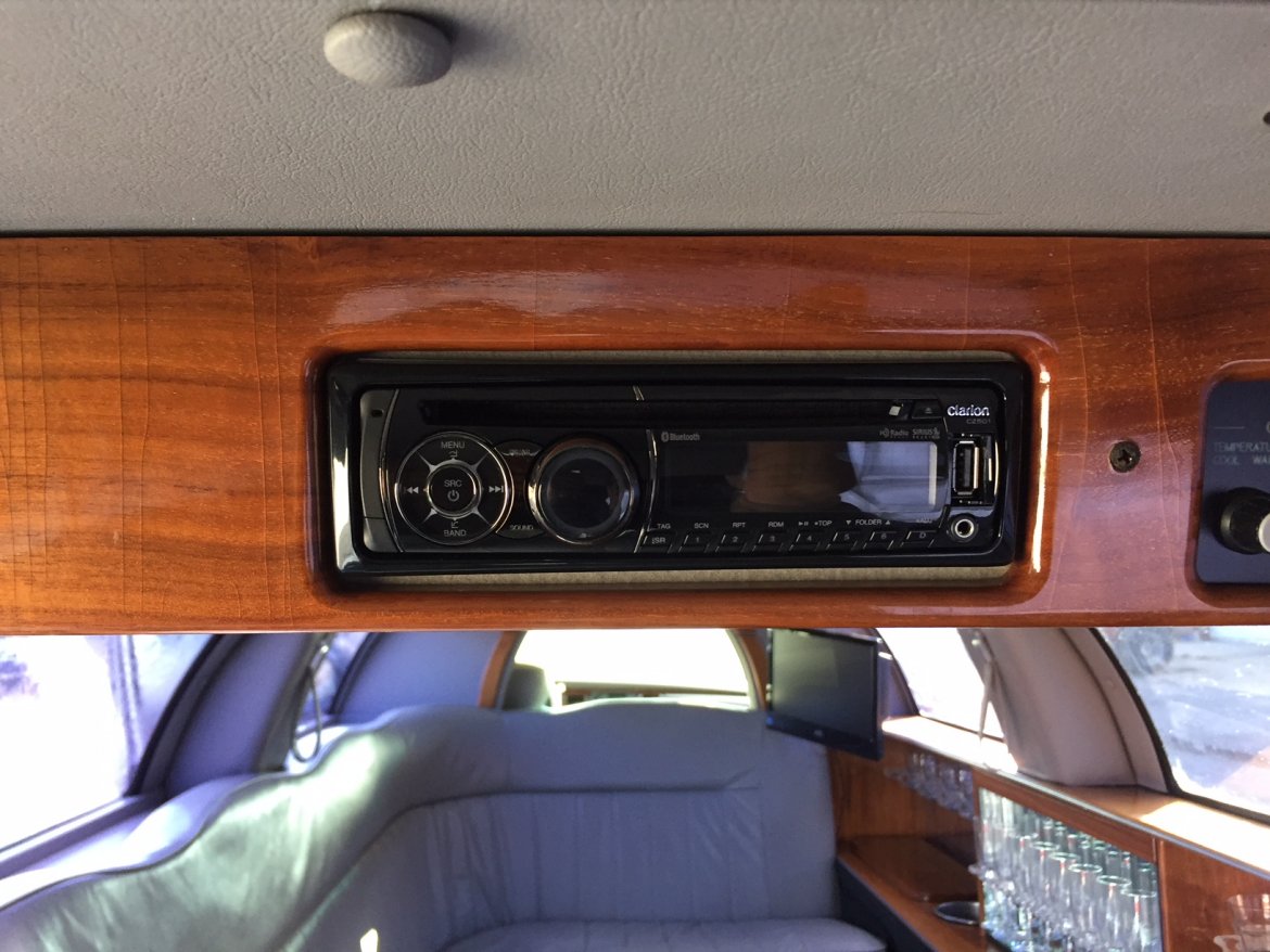 Limousine for Sale in Greenfield, IN - Photo 8