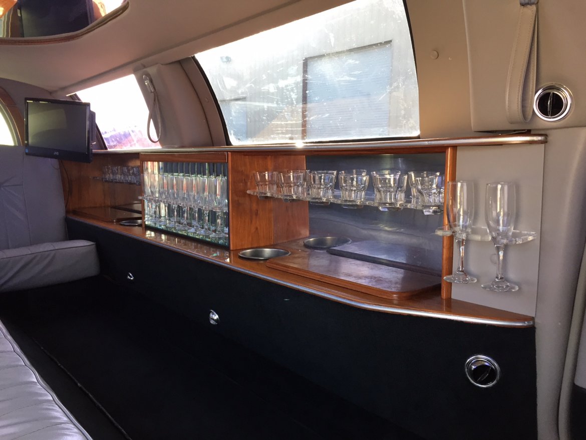 Limousine for Sale in Greenfield, IN - Photo 17