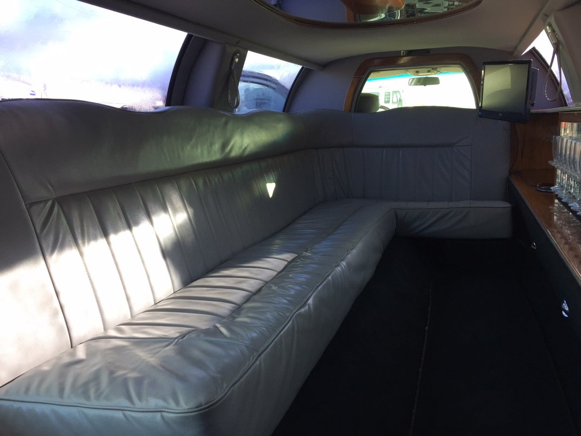 Limousine for Sale in Greenfield, IN - Photo 18
