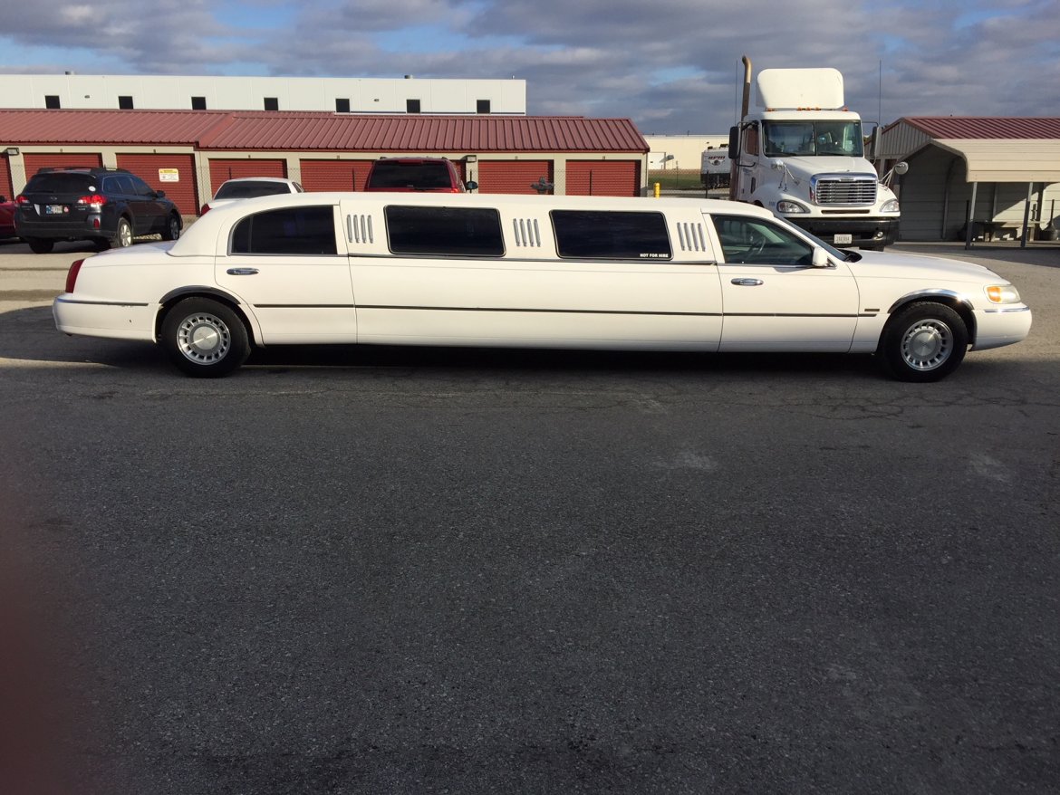 Limousine for Sale in Greenfield, IN - Photo 5