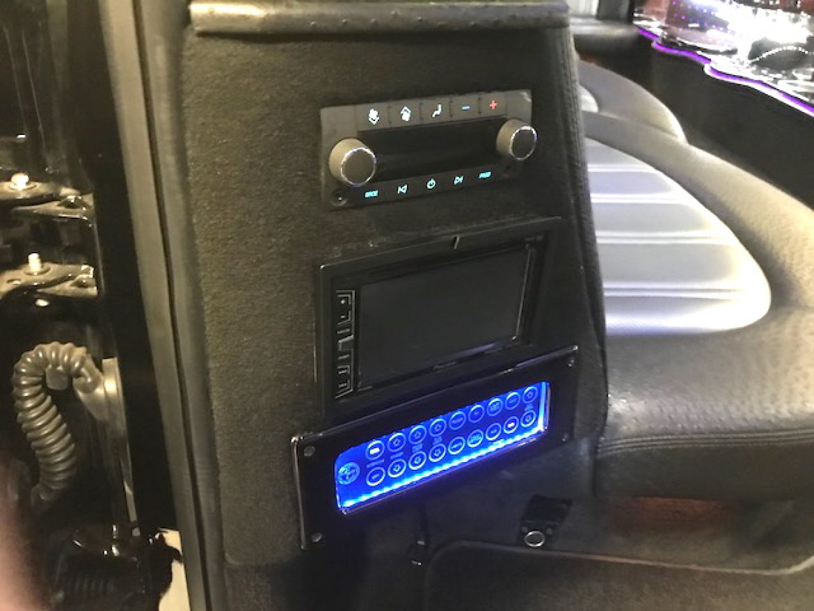 Limousine for Sale in Oaklyn, NJ - Photo 8