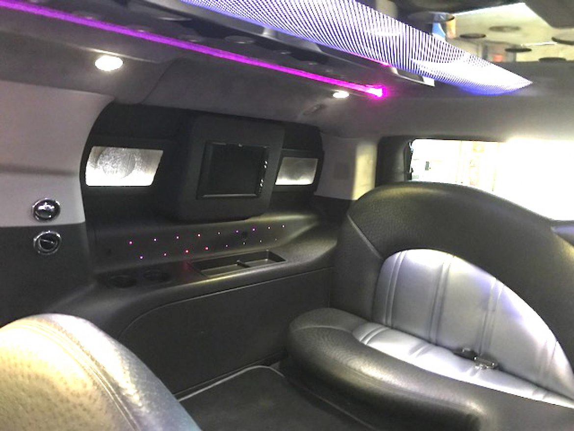 Limousine for Sale in Oaklyn, NJ - Photo 14