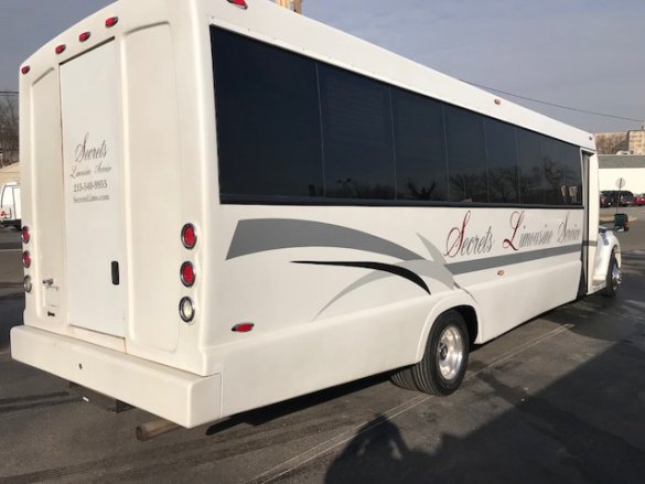 2012 Ford F-550 Limo Bus for Sale in Oaklyn, AL - Photo 3