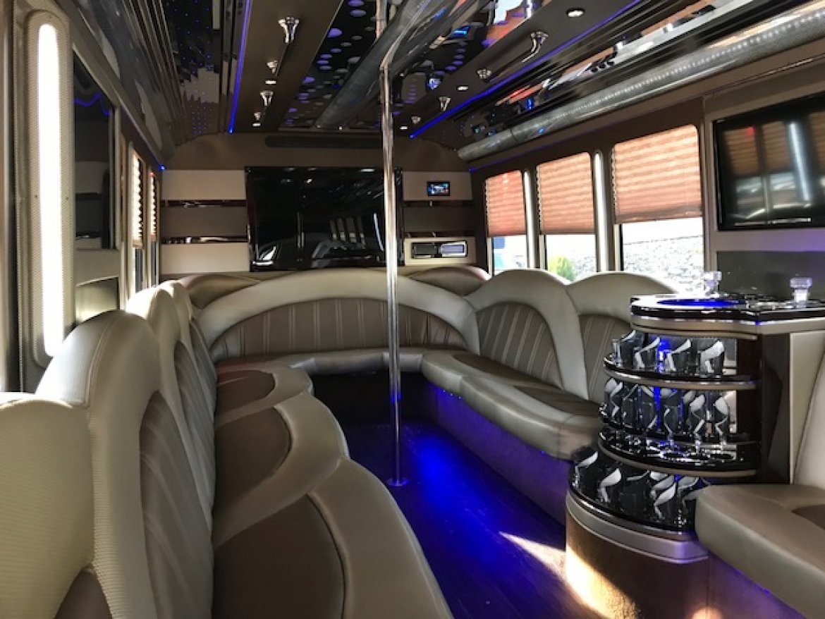 Limo Bus for Sale in Oaklyn, AL - Photo 6