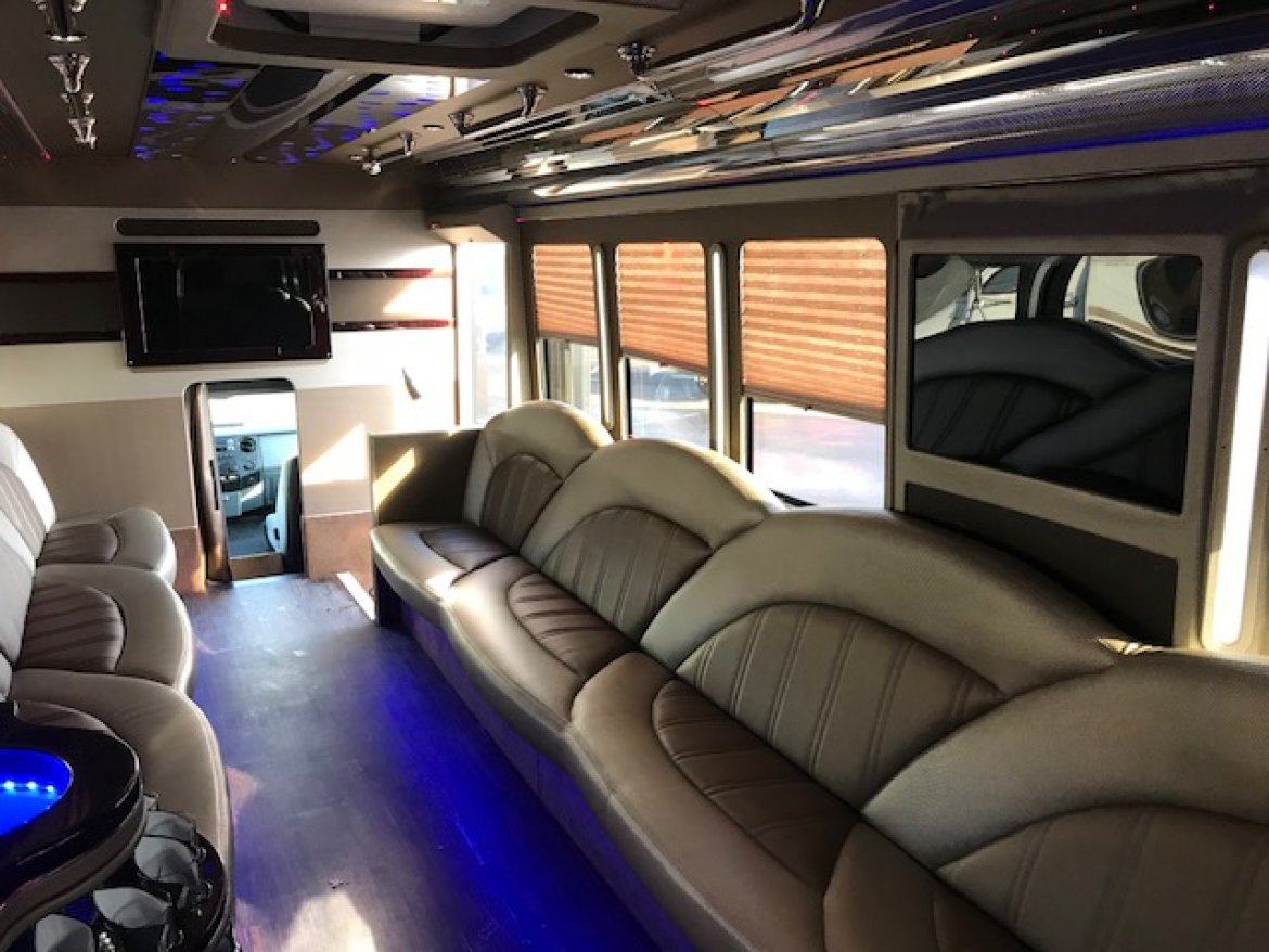 Limo Bus for Sale in Oaklyn, AL - Photo 10