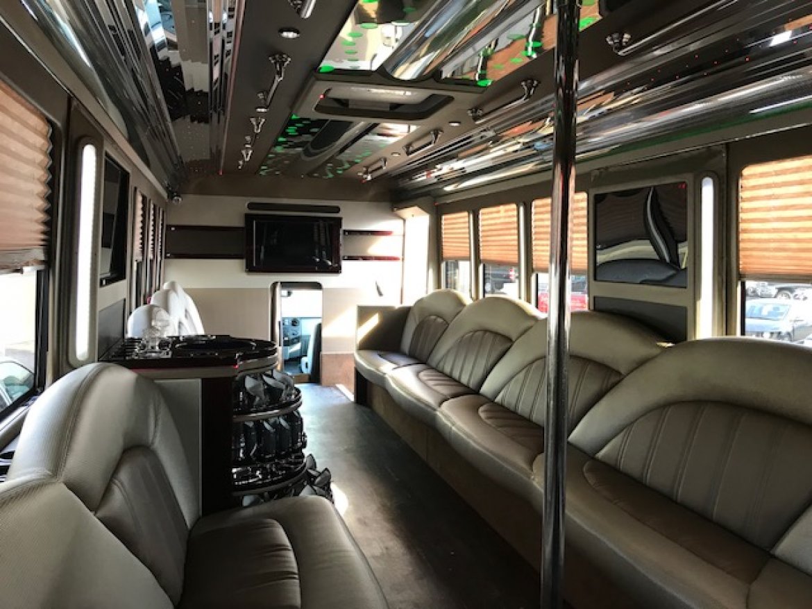 Limo Bus for Sale in Oaklyn, AL - Photo 11