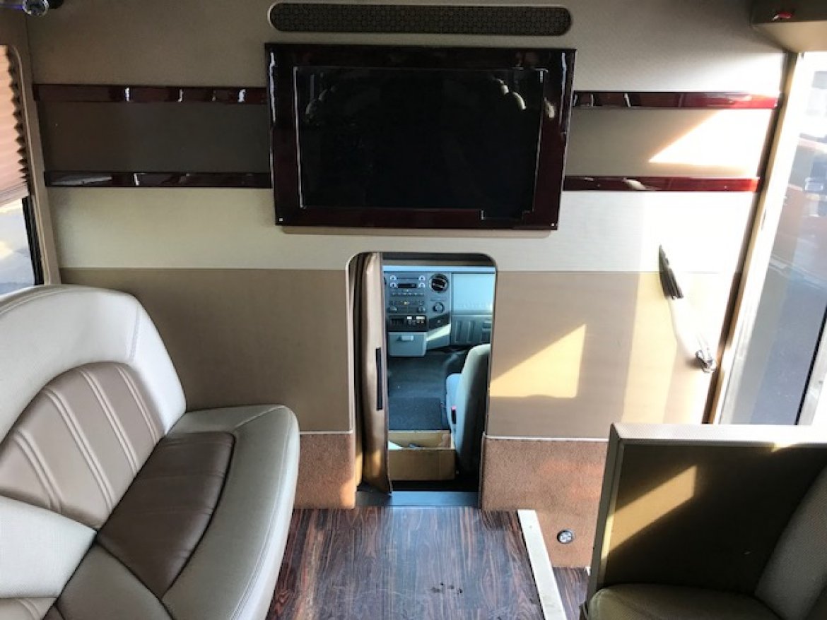 Limo Bus for Sale in Oaklyn, AL - Photo 12