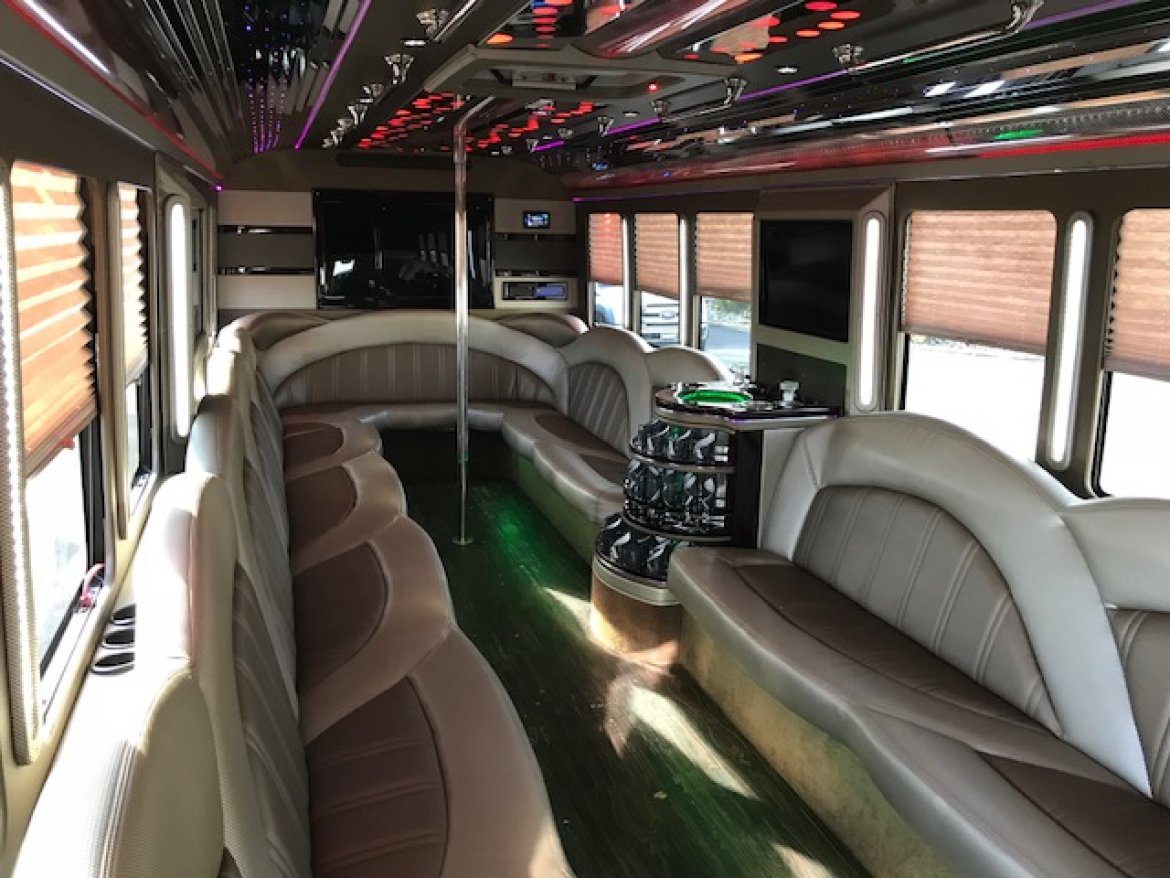 Limo Bus for Sale in Oaklyn, AL - Photo 13
