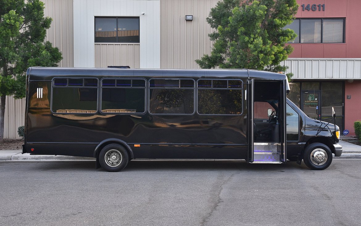 Limo Bus for Sale in Fontana, CA - Photo 2