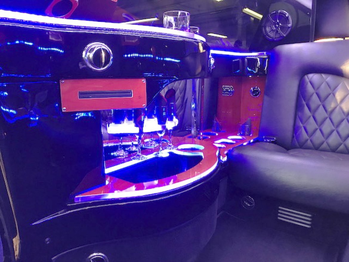 Limousine for Sale in Oaklyn, NJ - Photo 8