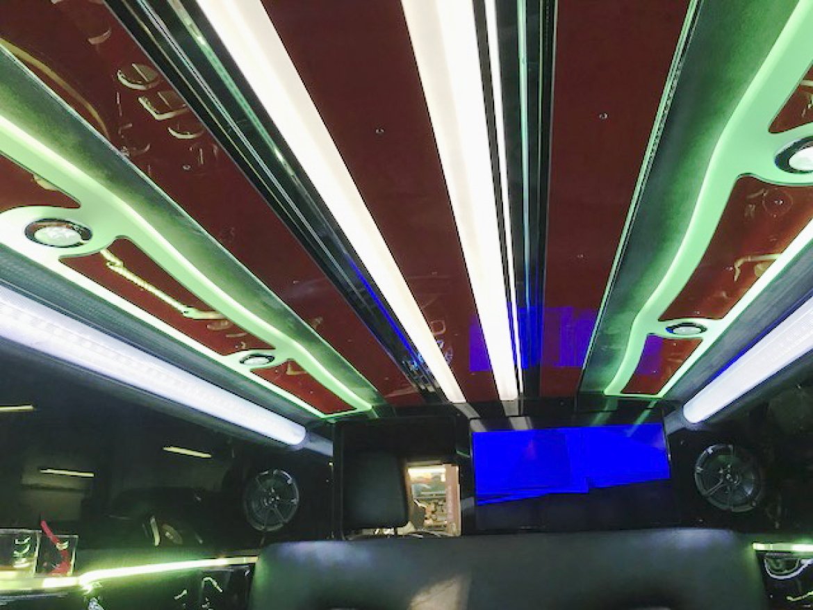 Limousine for Sale in Oaklyn, NJ - Photo 9